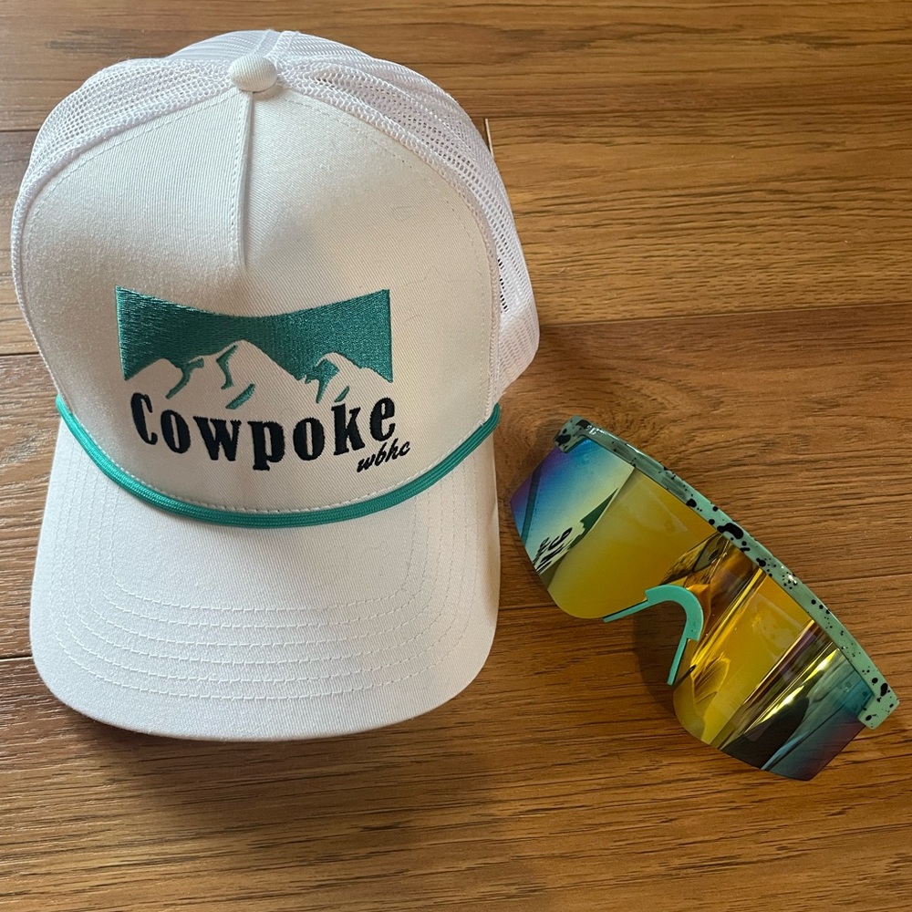 Buckle trucker hat